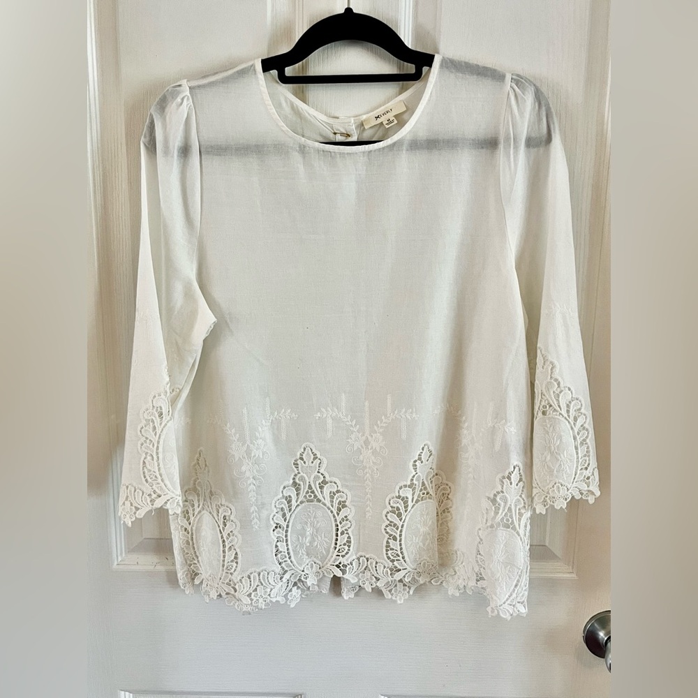 EUC Everly Elegant White Lace Women's Peasant Top Lace Embroidered Button Medium - Picture 2 of 13